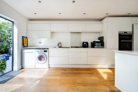 123 Roding Road, London, E5 0DR