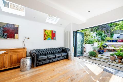 123 Roding Road, London, E5 0DR