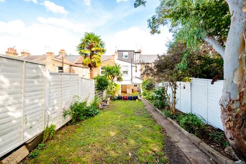 123 Roding Road, London, E5 0DR