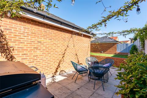 12 Becketts Lane, Steeple Claydon, Buckingham, MK18 2GQ