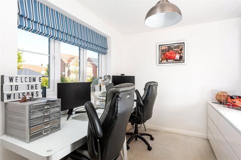 12 Becketts Lane, Steeple Claydon, Buckingham, MK18 2GQ