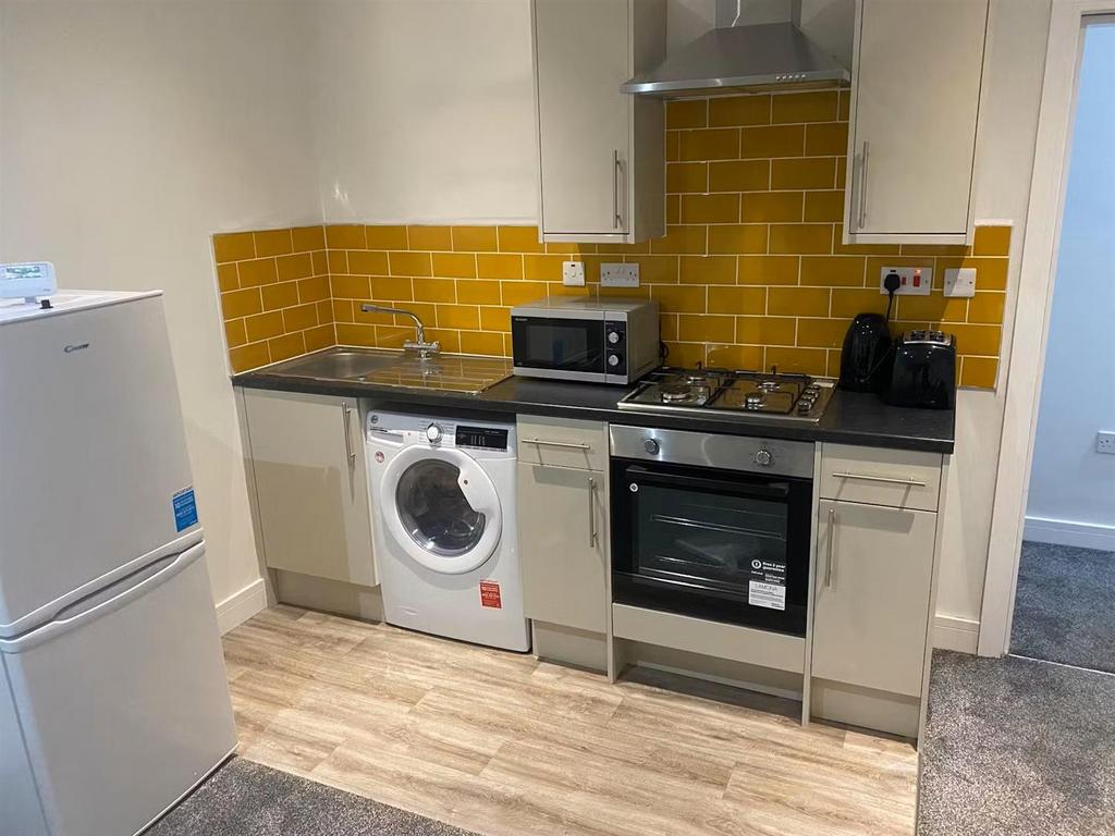 Kitchen 2.jpg
