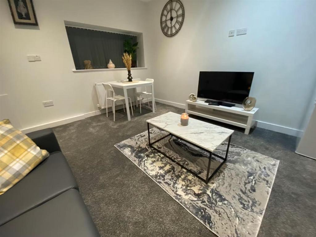 Lounge 1.jpg