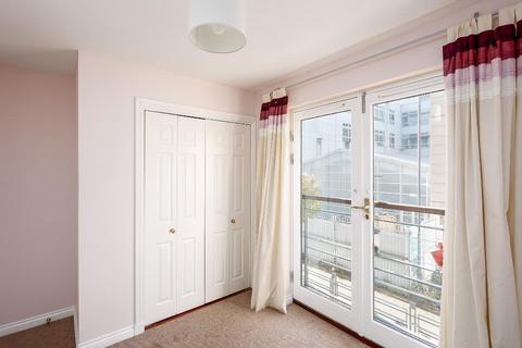 3 bedroom flat to rent, Rennies Isle, Edinburgh EH6