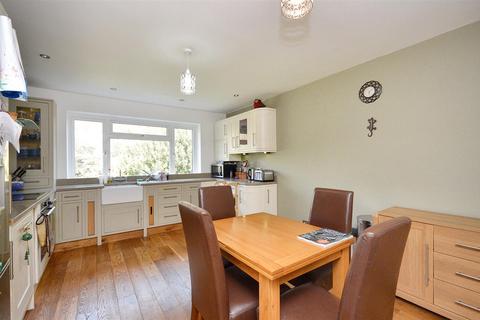 4 bedroom flat for sale, Edensor Road, Eastbourne