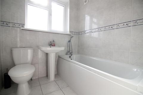 2 bedroom flat to rent, Cornwall Avenue, Southall