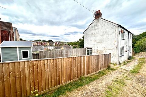 2 bedroom detached house for sale, 74 Victoria Road, Cowes, Isle Of Wight, PO31 7JJ