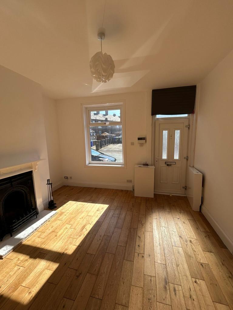 Canterbury Street, Tameside OL6 2 bed terraced house to rent £900 pcm