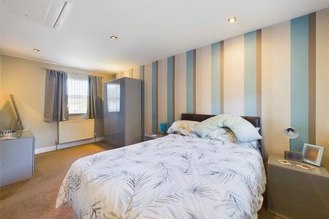 17 Chestnut Road, Abbeymead, Gloucester, GL4 4XZ