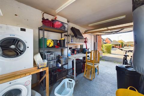 17 Chestnut Road, Abbeymead, Gloucester, GL4 4XZ
