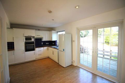 3 bedroom house to rent, Little Bushey Lane, Bushey