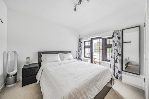 1 bedroom flat for sale, Bishopsmead Parade, East Horsley, Surrey, KT24