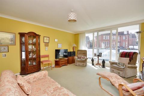 3 bedroom flat for sale, Blackwater Road, Eastbourne