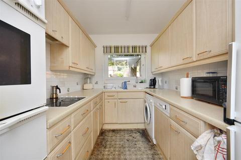 3 bedroom flat for sale, Blackwater Road, Eastbourne