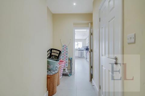 5 bedroom semi-detached house to rent, Uneeda Drive, Greenford UB6