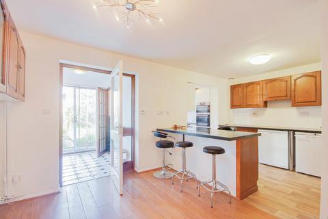 11 Alington Close, Gloucester, GL1 4XR