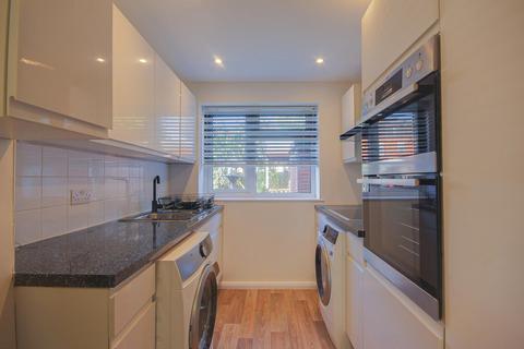11 Alington Close, Gloucester, GL1 4XR