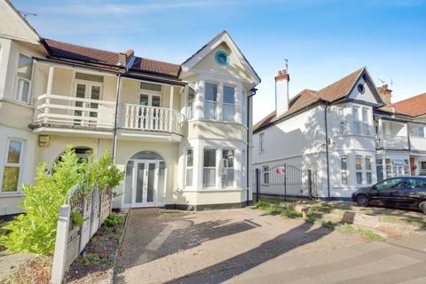 4 bedroom semi-detached house for sale, Shaftesbury Avenue, Southend-on-sea, SS1