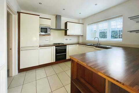 4 bedroom detached house to rent, Oakley Gardens, Maidenhead SL6