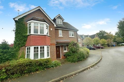 4 bedroom detached house to rent, Oakley Gardens, Maidenhead SL6