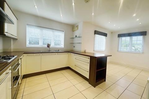 4 bedroom detached house to rent, Oakley Gardens, Maidenhead SL6