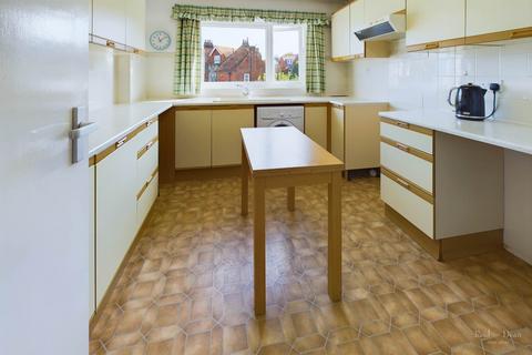 2 bedroom flat for sale, Lower Meads, Eastbourne