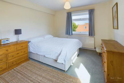 2 bedroom flat for sale, Lower Meads, Eastbourne