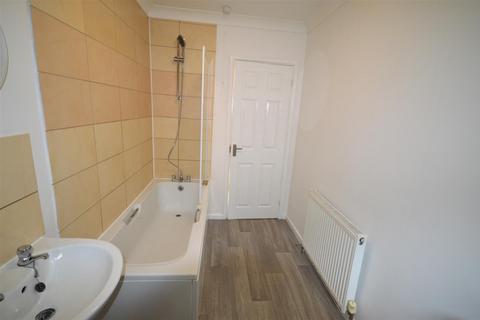 2 bedroom apartment to rent, Bowling Green Avenue, Kettering