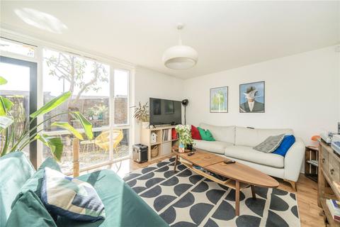 3 bedroom maisonette for sale, Southwyck House, London SW9