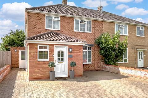 12 Goldsmith Avenue, Warwick, CV34 6JA
