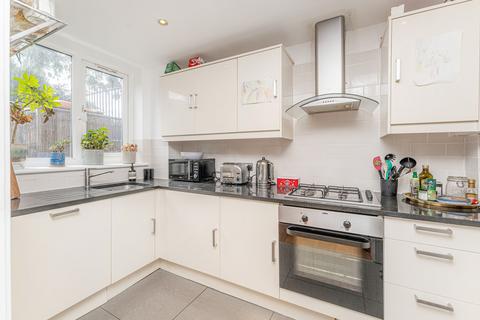 3 bedroom flat for sale, Fourscore Mansions, Hackney E8