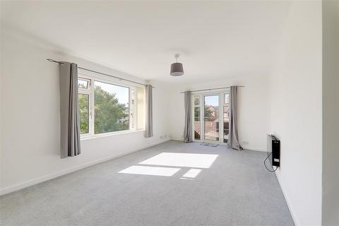 2 bedroom flat to rent, Queens Mansions, Wordsworth Road, BN11 3HX