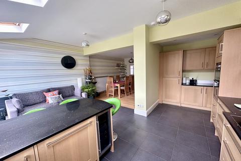 4 bedroom terraced house for sale, Headley Drive, Ilford, Essex