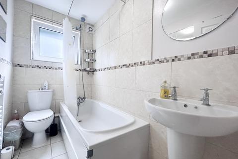 1 bedroom flat for sale, The Fairways, DN15 7EF