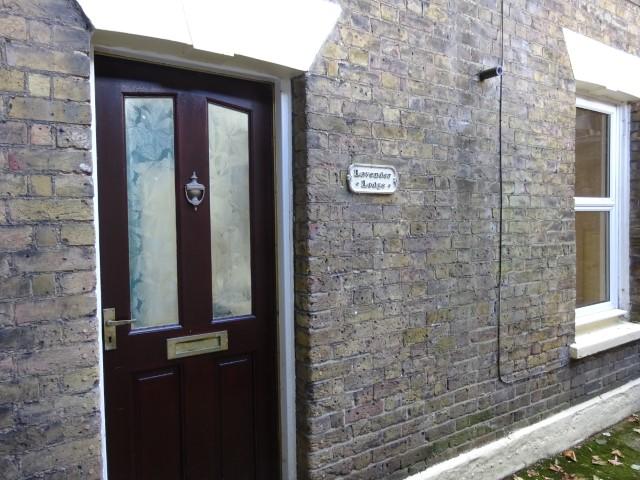R/O 54 High Street, Chatham ME4 Studio - £800 pcm (£185 pw)