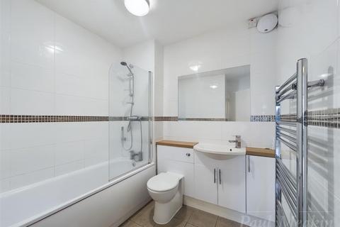 2 bedroom flat to rent, Montana Close, Sanderstead