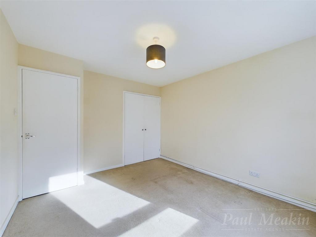 Bedroom 1.jpg