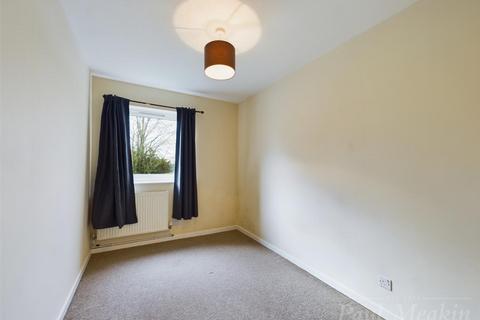 2 bedroom flat to rent, Montana Close, Sanderstead