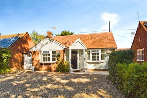 3 bedroom bungalow for sale, Silchester Road, Pamber Heath, Tadley, Hampshire, RG26