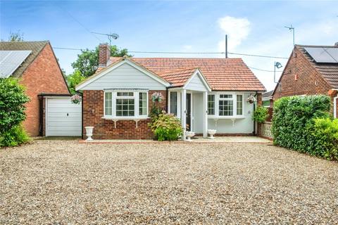 3 bedroom bungalow for sale, Silchester Road, Pamber Heath, Tadley, Hampshire, RG26