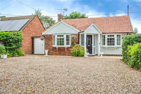 3 bedroom bungalow for sale, Silchester Road, Pamber Heath, Tadley, Hampshire, RG26