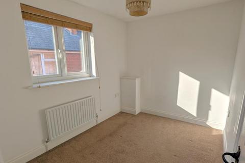 2 bedroom maisonette to rent, High Street, Woking GU21