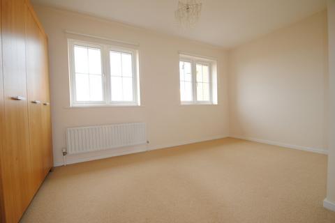 3 bedroom terraced house to rent, Basevi Close, Malmesbury, SN16