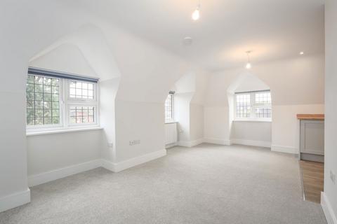 1 bedroom flat to rent, Cobham Way. East Horsley