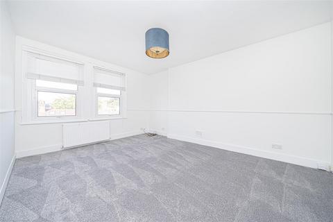 1 bedroom apartment for sale, St Margarets Road, St Margarets Village