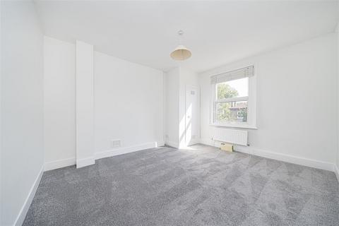 1 bedroom apartment for sale, St Margarets Road, St Margarets Village