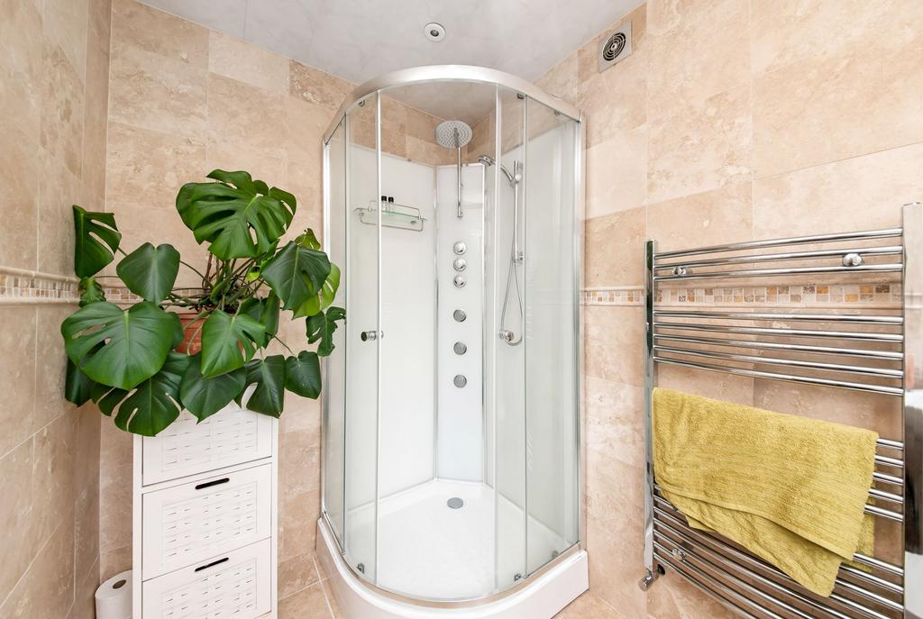 Bedroom one en suite