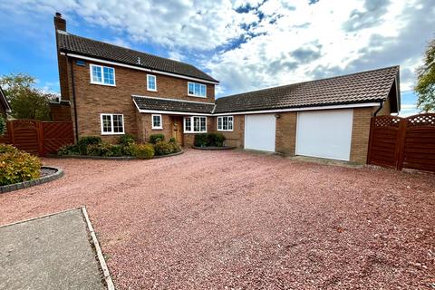 4 bedroom detached house for sale, The Fields, Tacolneston