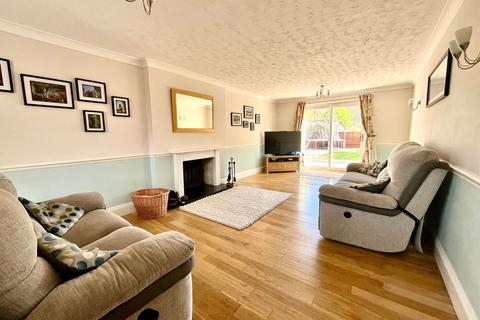 4 bedroom detached house for sale, The Fields, Tacolneston