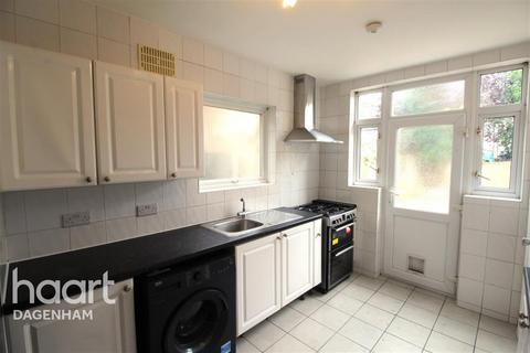 6 bedroom semi-detached house to rent, Foxlands Road Dagenham